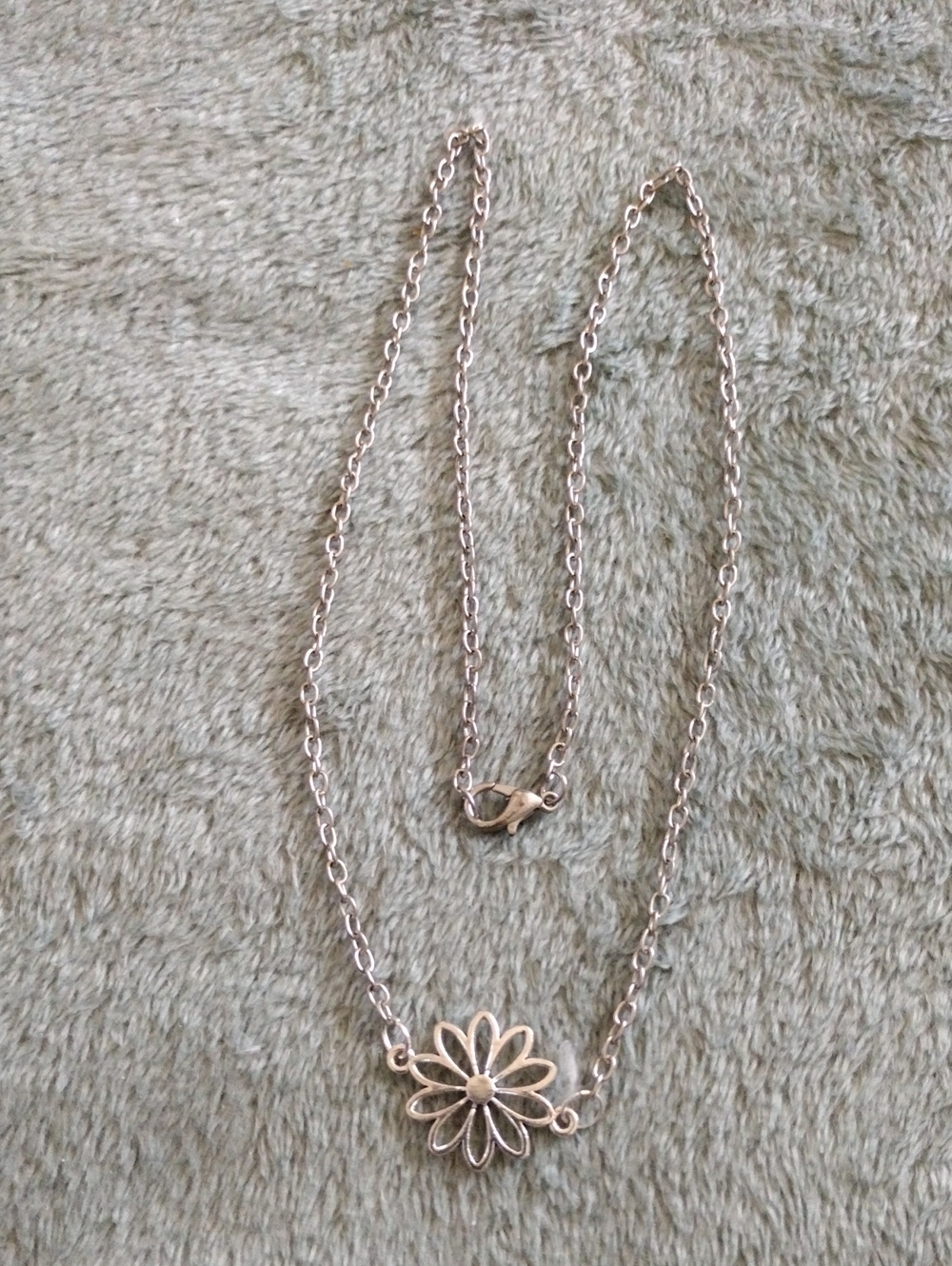 3/$15 - Delicate Silver-Tone Daisy Pendant Necklace